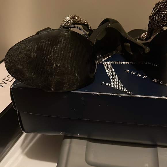 Black Heels sz 9 - Picture 4 of 6